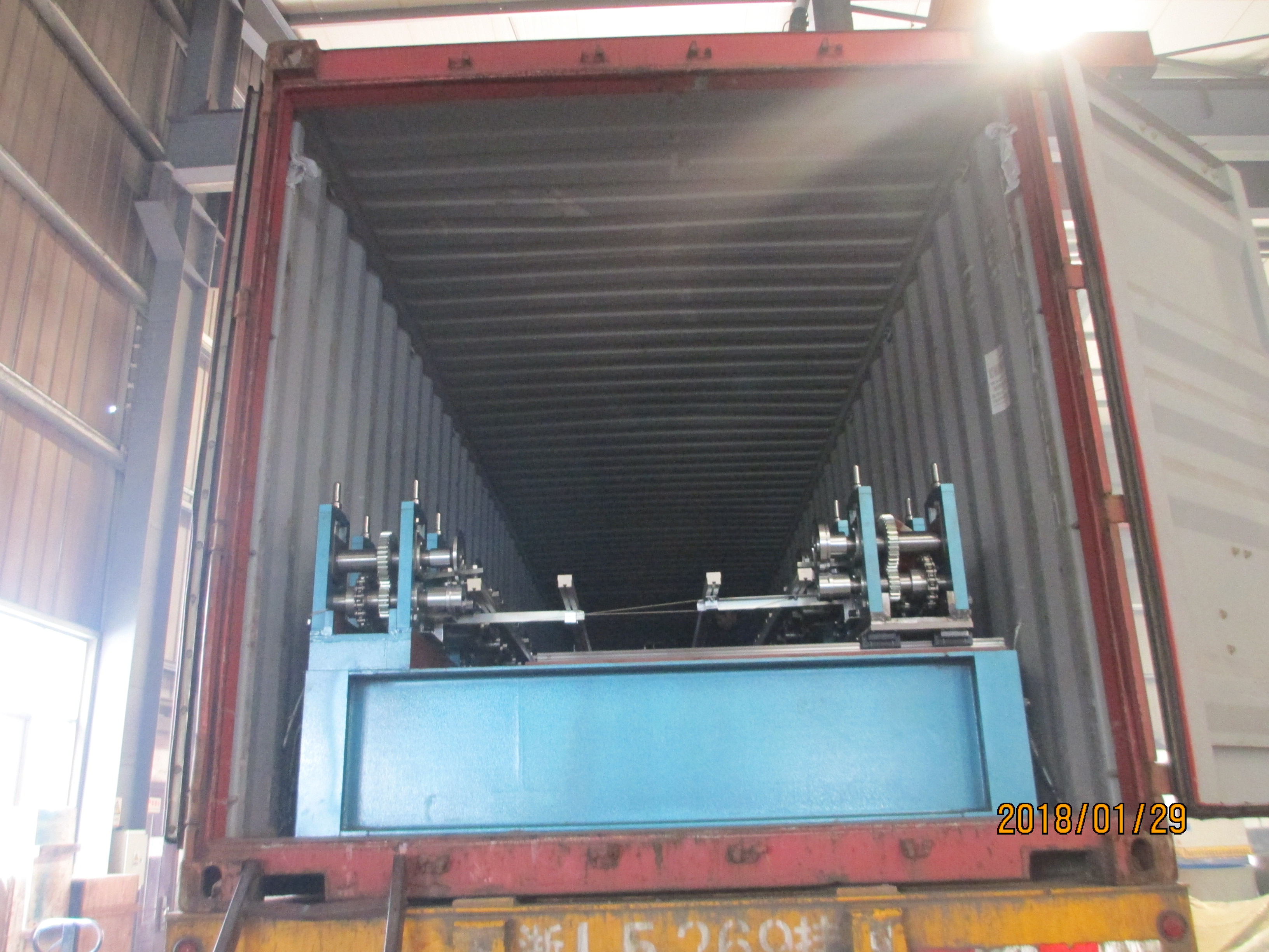 Entrega de máquina formadora de paneles sándwich con fecha 29 de enero de 2018.