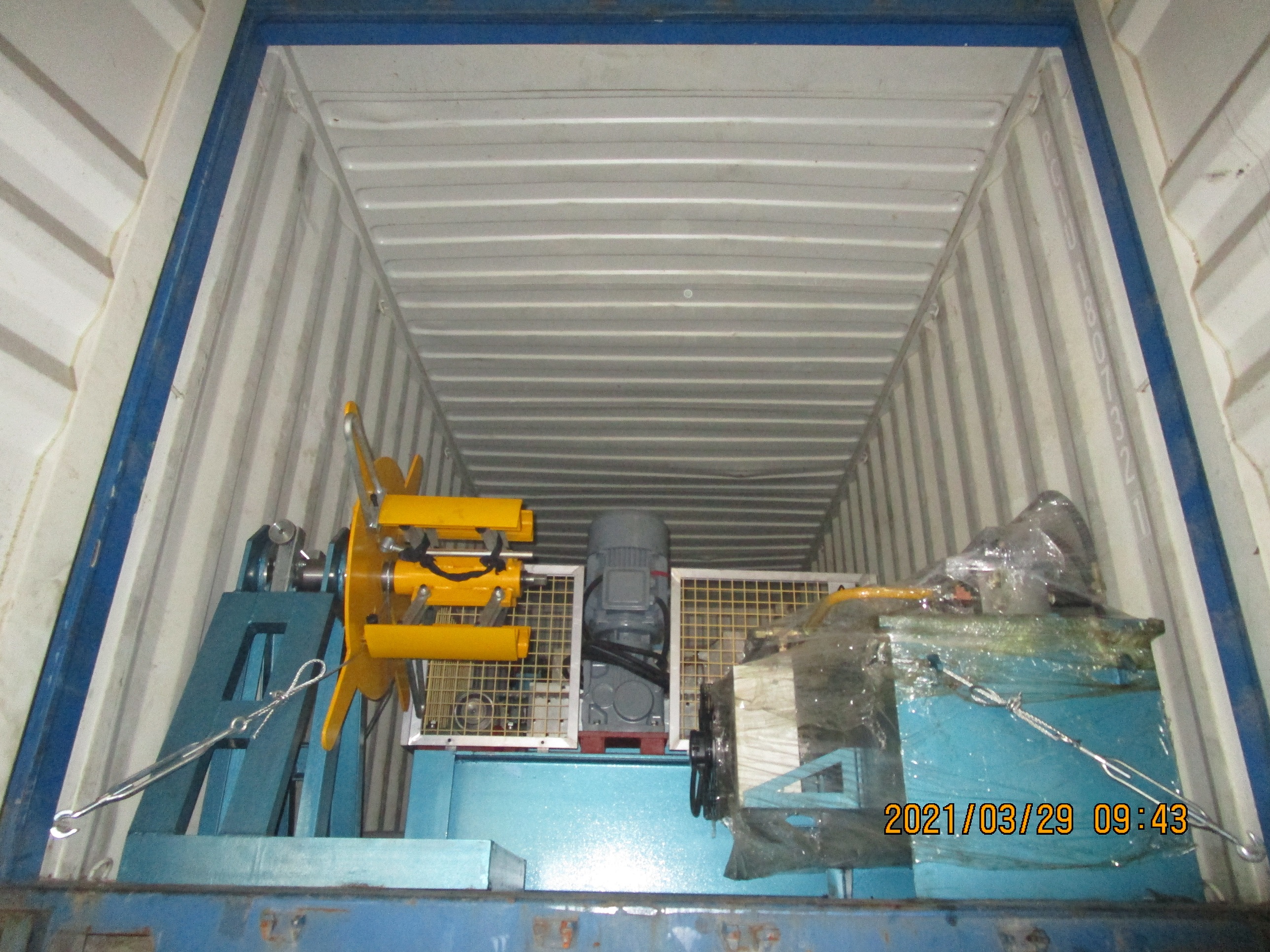 Entrega de Zhongyuan cortada a medida (con desenrollador hidráulico de 15T) y máquina perfiladora de canalones el 29 de marzo de 2021 a México