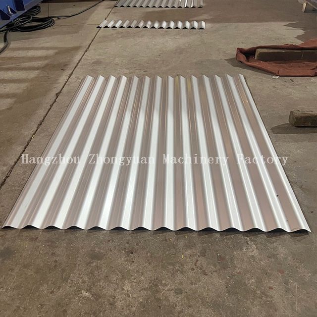 Máquina perfiladora de láminas para techos de doble capa con corte volador