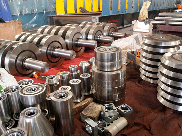 Cojinetes de diseño en el interior de los rodillos formadores.