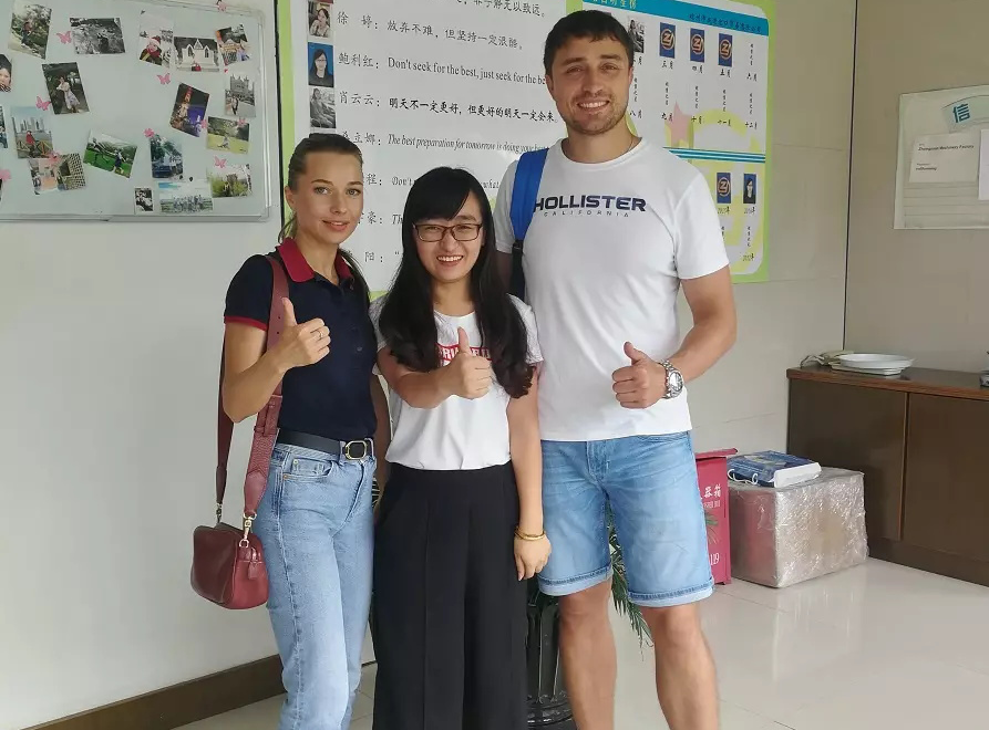 El cliente visitó la máquina perfiladora automática en forma de C de 4 mm de espesor el 6 de septiembre de 2019.