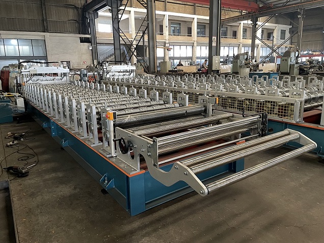 Formador de tejas met&aacute;licas de Zhongyuan