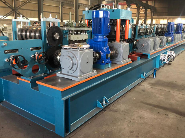 Máquina-formadora-de-rollos-de-correas-3