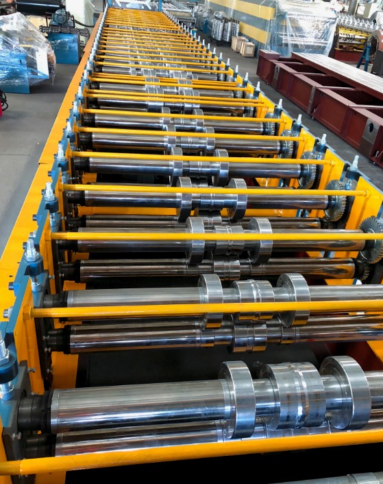 M&aacute;quina formadora de rollos para terrazas met&aacute;licas zhongyuan