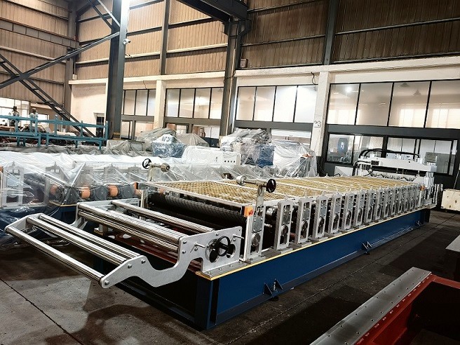 M&aacute;quina formadora de tejas met&aacute;licas Zhongyuan