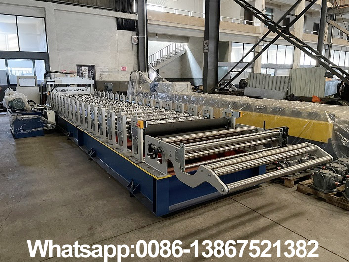 M&aacute;quina formadora de rollos de techo de tejas escalonadas de metal Zhongyuan