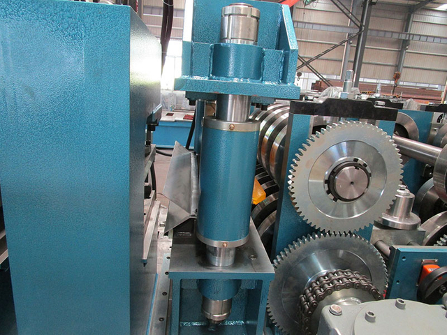 Máquina-formadora-de-rollos-de-correas-10