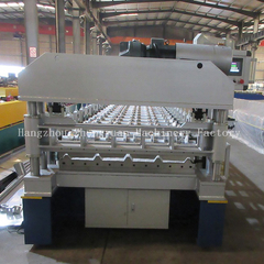 Máquina de paneles de techo con corte eléctrico.