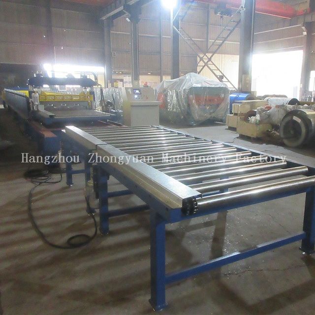 Máquina perfiladora de plataformas metálicas con corte volador