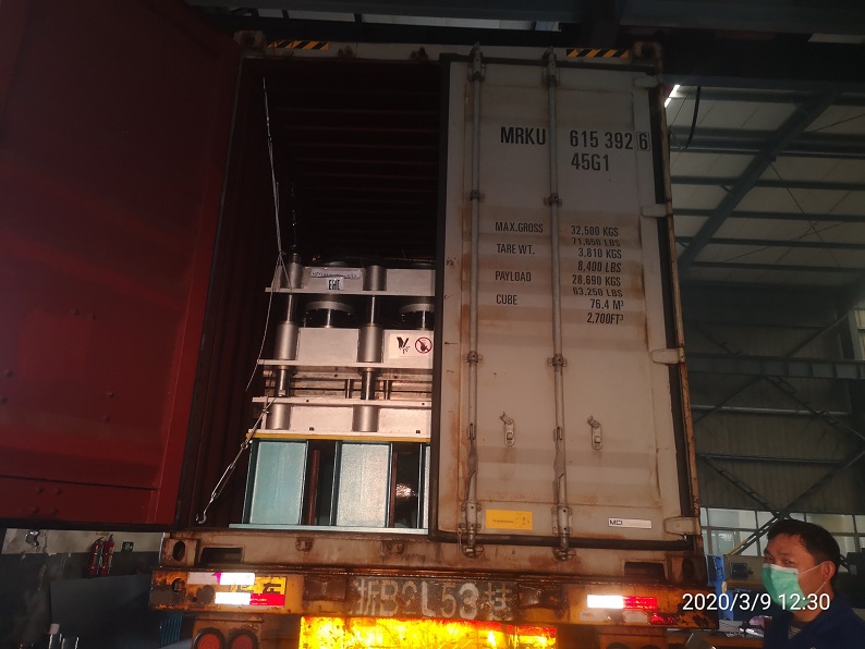 M&aacute;quina formadora de rollos Zhongyuan a Rusia 03.09