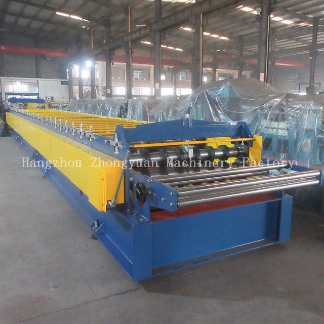 Máquina perfiladora de plataformas metálicas con corte volador