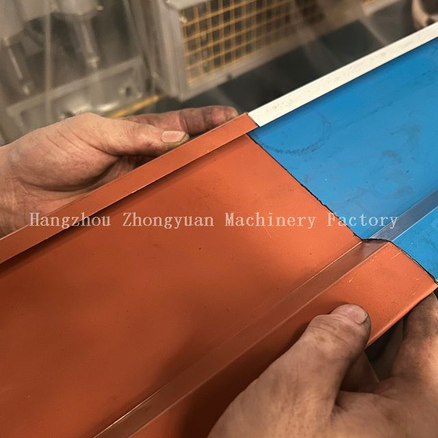 Máquina perfiladora de vallas metálicas de Hungría en buen estado