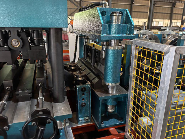 Máquina-formadora-de-rollos-de-correas-2