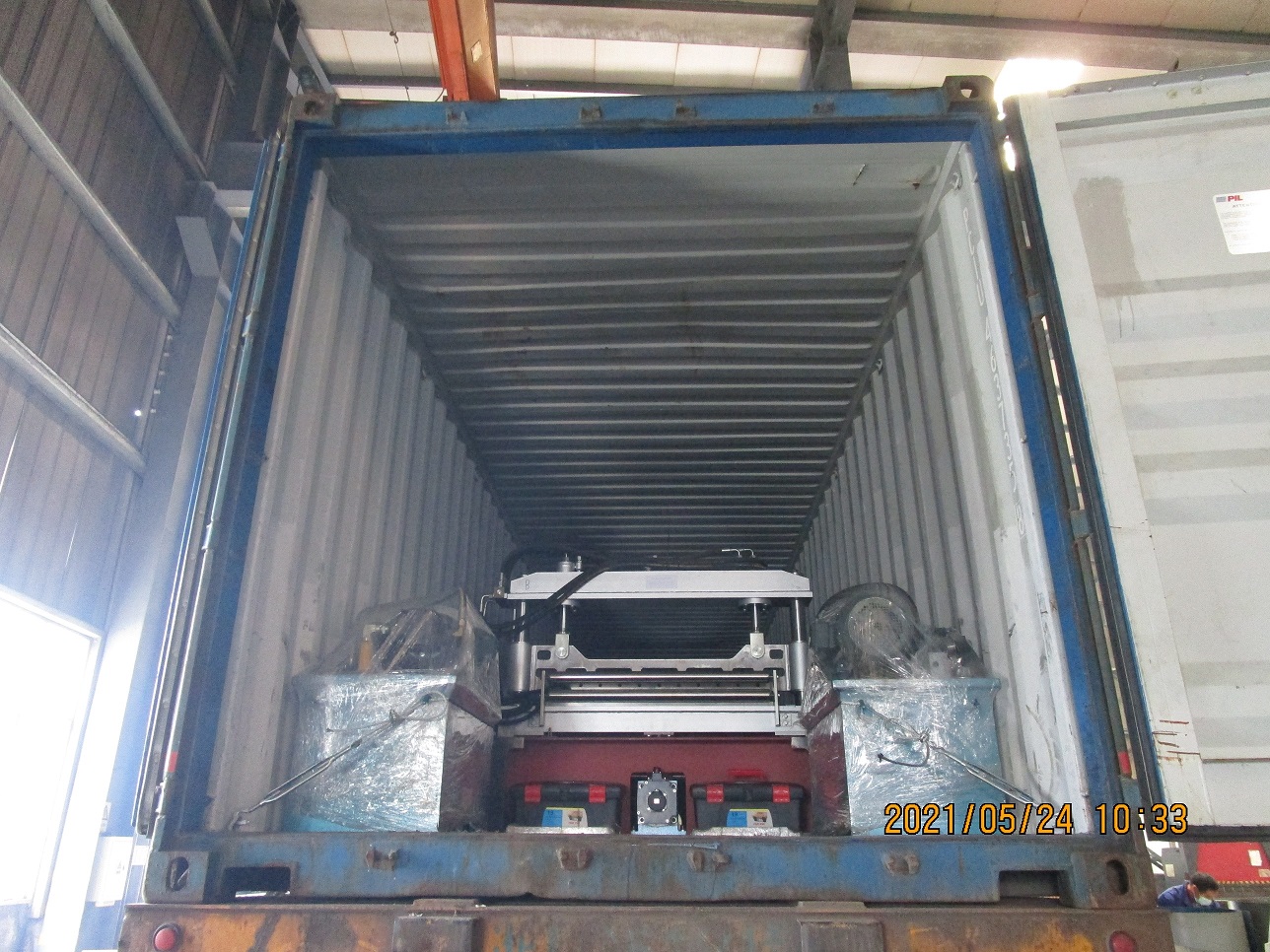 M&aacute;quina formadora de rollos de l&aacute;minas para techos perfiladas zhongyuan con corte volador