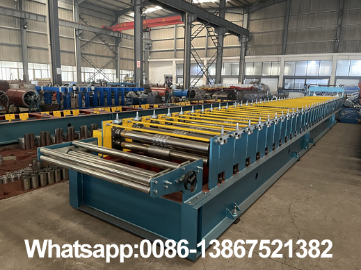 M&aacute;quina formadora de rollos de paneles de puertas Zhongyuan (2)