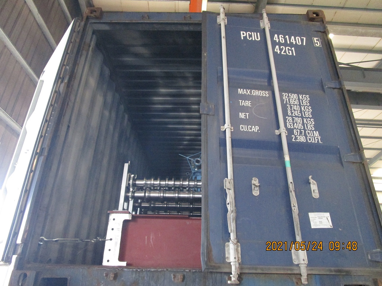 M&aacute;quina formadora de rollos zhongyuan y nervaduras de chapa con corte volador