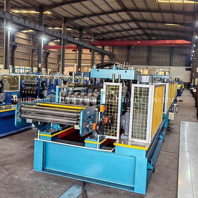 Máquina perfiladora automática de correas C con postcorte y precorte