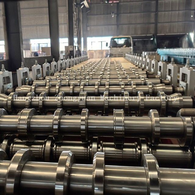 Máquina formadora de rollos para techos de metal con corte eléctrico