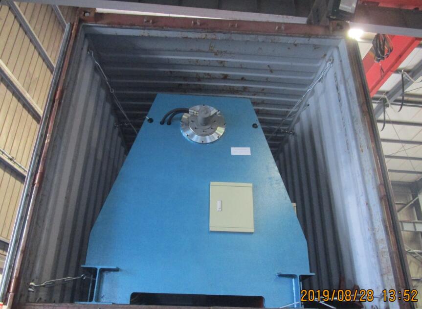 Entrega de desenrollador hidráulico de 10T con carro de bobina el 28 de agosto de 2019