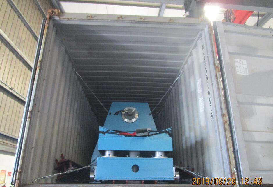 Entrega de desenrollador hidráulico de 15T con carro de bobina el 28 de agosto de 2019