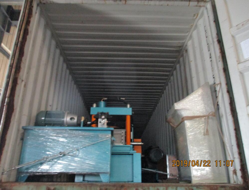 04.22 C m&aacute;quina perfiladora de correas