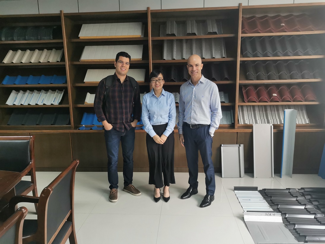 M&aacute;quina formadora de rollos de correas CZ autom&aacute;tica 10.23