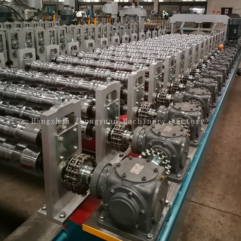 Máquina formadora de rollos de tejas escalonadas de alta velocidad 